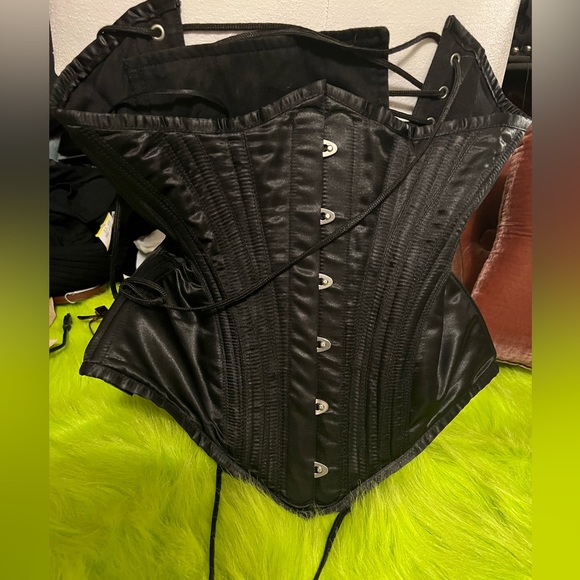 Underbust Corset - Picture 7 of 8